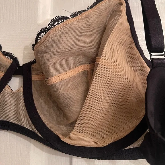 Calvin Klein Women's Seductive Comfort Unlined Lace Bra - Picture 7 of 15